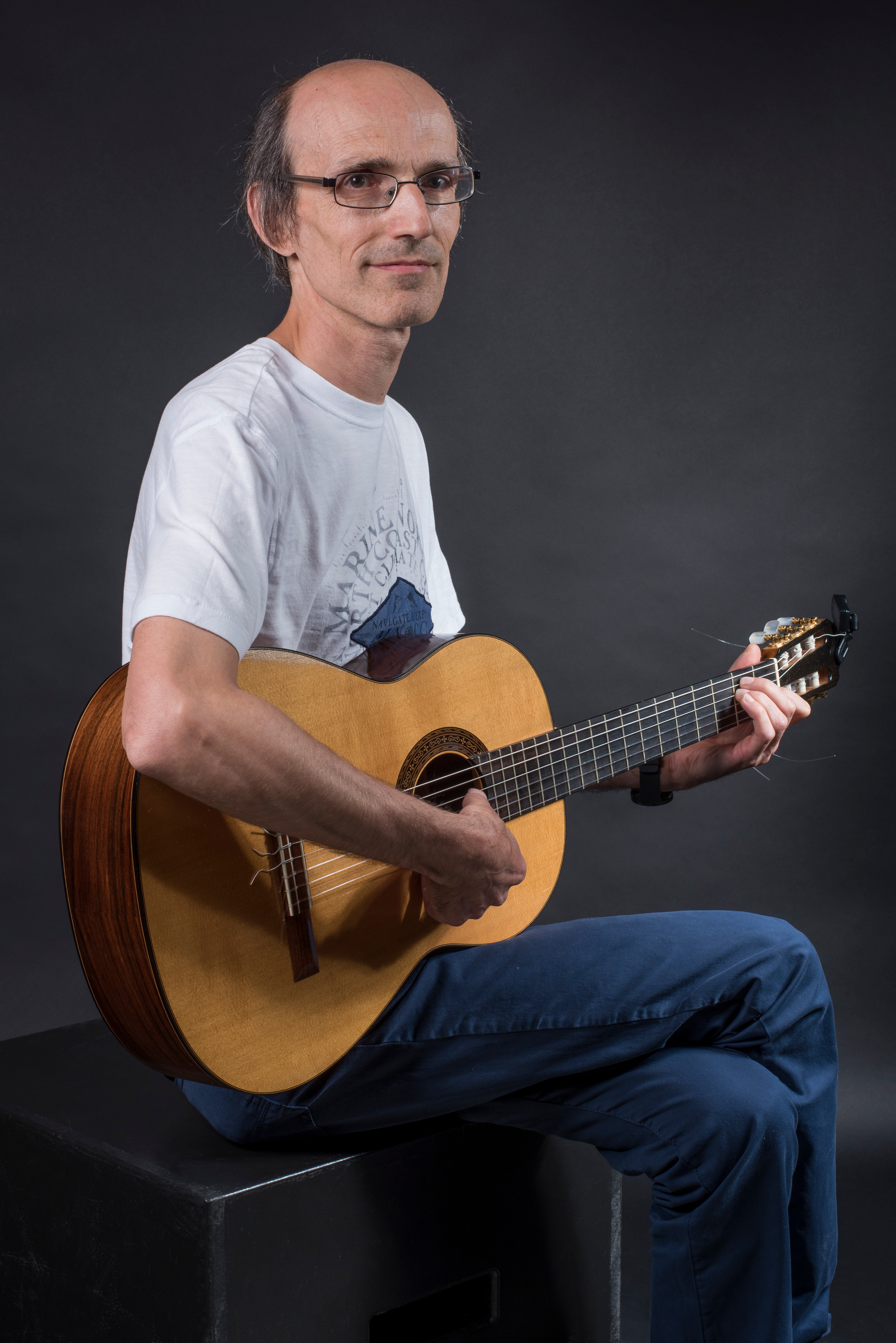 foto van Daniel Dekens, leerkracht gitaar en musical aan de academie Londerzeel